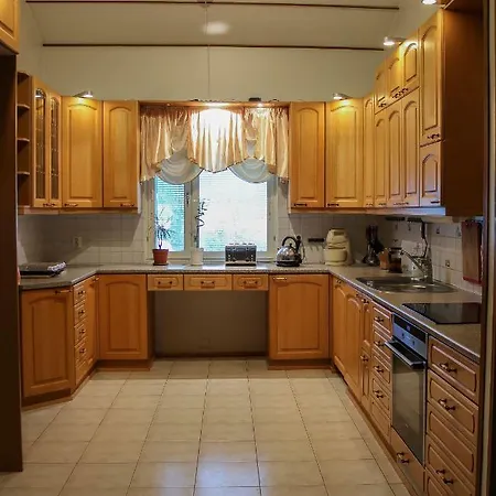 Family בית נופש *